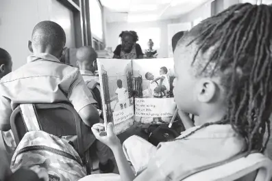  ?? IAN ALLEN/PHOTOGRAPH­ER ?? Students of Grove Primary School, St Andrew, reading during the ‘drop everything and read’ session held recently.