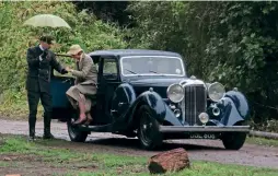  ??  ?? Mrs Pretty, played by Carey Mulligan, arrives at Woodbridge station