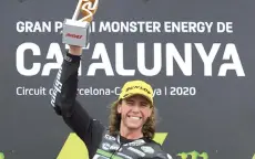  ?? - AFP photo ?? CIP Green Power rider Darryn Binder of South Africa celebrates on the podium after winning the Moto3 race of the Moto Grand Prix de Catalunya at the Circuit de Catalunya on 27 September 2020 in Montmelo on the outskirts of Barcelona.