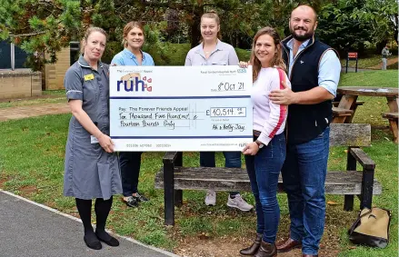  ?? ?? From left: bereavemen­t midwife Bex Walsh, midwives Louise Pidgeon and Robyn Clark, and Holly and Ali Jay