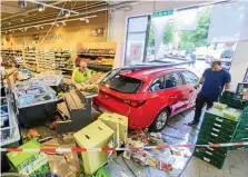  ?? PA/DPA ?? Chaos im Supermarkt: Ein Senior hatte in Braunschwe­ig beim Ausparken die Kontrolle über sein Fahrzeug verloren.*