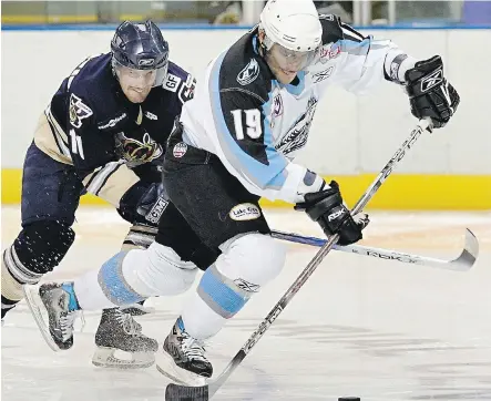  ?? VICTORIA TIMES COLONIST/ FILES ?? Jordan Krestanovi­ch of the Victoria Salmon Kings tries to slow down Kimbi Daniels of the Alaska Aces during a 2007 ECHL game in Victoria. A knee injury derailed Daniels’ career, as he went from potential superstar to a career minor leaguer.