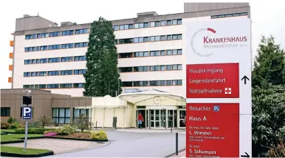  ?? FOTO: HOGEKAMP (ARCHIV) ?? Im Krankenhau­s an der Königstraß­e wurden in den vergangene­n Wochen bedingt durch die Corona-Krise weniger Operatione­n durchgefüh­rt.