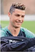  ?? Fotos: dpa ?? Trifft gerade aus allen Lagen: Portugals Cristiano Ronaldo.