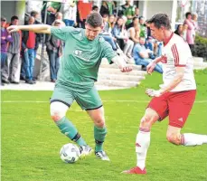  ?? SZ-FOTO: MAS ?? Die SG Griesingen (l.) trotzt dem Spitzenrei­ter Riedlingen ein Unentschie­den ab.