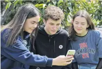  ?? PHOTO: GERARD O’BRIEN ?? Ready for uni . . . Former Kavanagh College year 13 pupils (from left) Emily KerrBell (18), Sam Meikle (17) and Summer Paulin (17) check their NCEA level 3 results online yesterday morning.