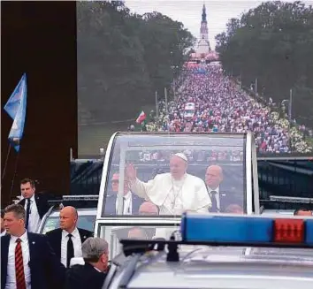  ?? AFP ?? Pope Francis greets people in Czestochow­a, Poland, as he arrives at the Jasna Gora Monastery. Francis was to attend an internatio­nal Catholic youth event.