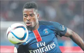  ?? FOTO: AP ?? Serge Aurier, sin visado Será baja hoy en las filas del PSG contra el Arsenal