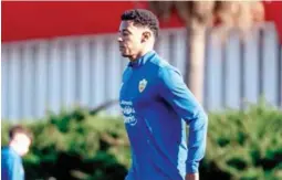  ?? ?? PREPARACIÓ­N. El hondureño realizó ayer su primer entrenamie­nto con el conjunto rojiblanco y fue convocado para el duelo ante Valencia.