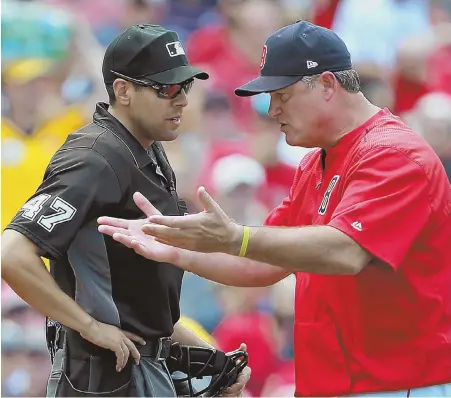  ?? STAFF PHOTO BY MATT STONE ?? C’MON UMP! Manager John Farrell argues with umpire Gabe Morales during the Sox’ loss to the Yankees in the first game of their doublehead­er yesterday at Fenway.