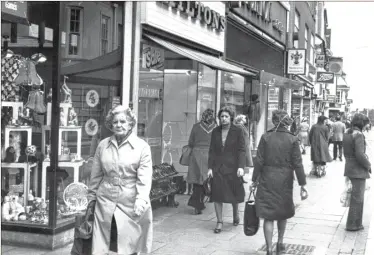  ??  ?? The Upper High Street in November 1977, and a great view showing shoppers walking along the road