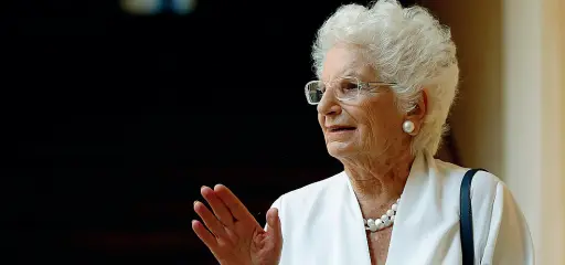  ??  ?? Senatrice a vita Liliana Segre, milanese, 89 anni, è sopravviss­uta all’olocausto e testimone della Shoah. Verona le aveva offerto la cittadinan­za