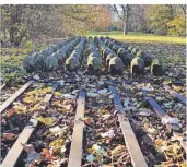  ?? FOTO: WINTERSEEL ?? Das Kunstwerk „Zeittafel“von Gabriella Fekete im Biegerpark Im Duisburger
Süden.