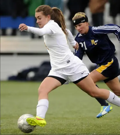  ?? Pam Panchak/Post-Gazette ?? Montour's Jane Schleicher, left, helped Beadling’s U-18 team to nationals.