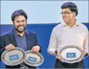  ?? PTI ?? Blitz title winner Viswanatha­n Anand (right) and runnerup Hikaru Nakamura, who also won the rapid title at Tata Steel Chess.