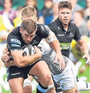  ?? Pictures: SNS. ?? Left: Alex Dunbar breaks through the Ospreys defence to score Glasgow’s opening try; above: former Hurricanes star Callum Gibbins made a big impression in an all-action Guinness PRO14 debut.