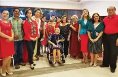  ??  ?? DATU Bago awardees with Aida Rivera Ford.