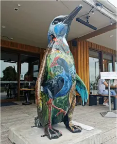  ??  ?? BELOW Birds of a Feather was decorated by NEST Arts Collective for the 2020 Wild in Art Pop Up Penguins trail.