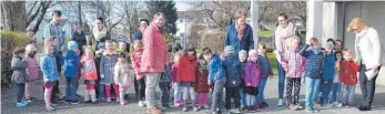  ?? SZ-FOTO: CAS ?? Sehr aufgeregt waren die Kinder vor dem Auftritt in der Kirche.