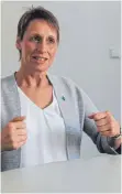  ?? FOTO: BETTINA BUHL ?? Hannelore Windhaber packt den Wahlkampf voller Elan an – und will über die Liste der CSU in den Landtag einziehen. Die 55-Jährige ist Vorsitzend­e des Ortsverban­ds Lindenberg und seit zehn Jahren Stadträtin.