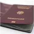  ?? FOTO: DPA ?? Wichtige Dokumente wie der Reisepass sollten sicher aufbewahrt werden.