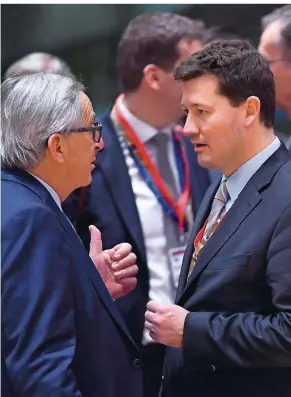  ?? FOTO: DUNAND/AFP ?? Der EU-Kommission­spräsident Jean-Claude Juncker (links) und sein neuer Generalsek­retär Martin Selmayr sind enge Vertraute.