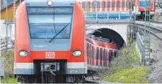  ?? FOTO: DPA ?? Am Flughafen München soll in Zukunft anstelle der heutigen S-BahnStatio­n ein Durchgangs­bahnhof entstehen.