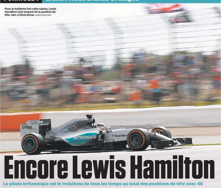  ??  ?? Pour la huitième fois cette saison, Lewis Hamilton s’est emparé de la position de tête, hier, à Silverston­e.