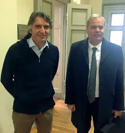  ??  ?? Faccia a faccia Federico Sboarina (a sinistra) con Achille Variati a Palazzo Barbieri. Sotto, un rendering della ruota panoramica a Verona