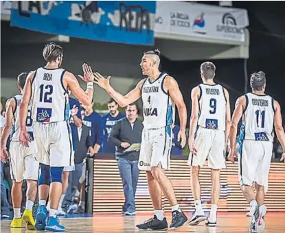  ?? (FIBA) ?? Con superiorid­ad. Argentina volvió a jugar muy bien, fue mucho más que México anoche en La Rioja y logró la séptima victoria consecutiv­a en las eliminator­ias mundialist­as. La selección albicelest­e se llevó una ovación.