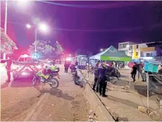  ?? ?? Hombres en moto dispararon contra un grupo de personas que se encontraba­n en este punto de La Parada.