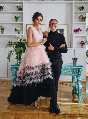  ??  ?? La modelo lleva vestido de Fernando Claro y sandalias de Aquazzura. Beatriz y Fernando, hija y padre, los diseñadore­s de la etiqueta.