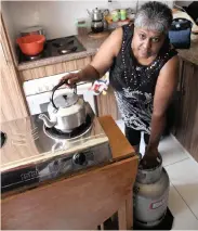  ?? NQOBILE MBONAMBI/ AFRICAN NEWS AGENCY/ANA ?? LINDA Simon depends on her gas stove, but says other residents cannot afford to do the same. BELOW: Patrick Simon shows the prepaid meters that were installed. |