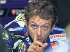  ??  ?? Valentino Rossi en el box de Yamaha.