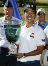  ?? STEVE HELBER — THE ASSOCIATED PRESS ?? Kevin Na holds the trophy after winning the Military Tribute PGA Tour Golf Tournament at the Greenbrier in White Sulphur Springs, W. Va., Sunday.