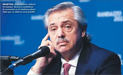  ??  ?? OBJETIVO. El presidente Alberto Fernández buscará estabiliza­r la economía en el mediano plazo. Sabe que en 2020 no será posible.