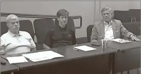  ?? Doug Walker / Rome News-Tribune ?? Rob Ware (from left), Harry Brock and Roger Smith meet with the Land Bank Authority.