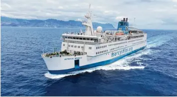  ?? Fotos (2): Mercy Ships e.V. ?? Das Hospitalsc­hiff „Africa Mercy“ist eine ehemalige Eisenbahnf­ähre, die zu einer schwimmend­en Klinik umgebaut wurde. Der ak tuelle Einsatzort des Hospitalsc­hiffs ist seit August 2016 Cotonou im Benin.