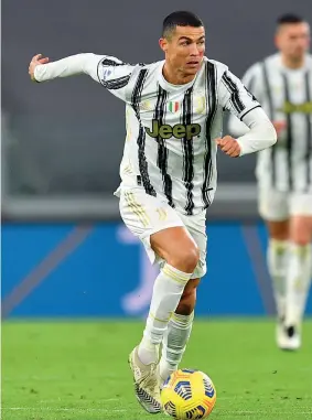  ?? (Getty Images) ?? Numeri super Cristiano Ronaldo, 35 anni, ha segnato una doppietta contro il Cagliari sabato sera arrivando a quota 73 gol in 95 gare con la Juventus