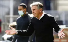  ?? (Photo EPA) ?? En difficulté, Claude Puel conserve son flegme et sa déterminat­ion.