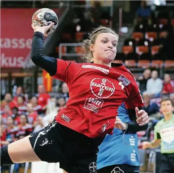  ?? FOTO: UWE MISERIUS ?? Mit sieben Treffern war die nur 1,68 Meter große Anna Seidel noch die beste Leverkusen­erin im verkorkste­n Spiel gegen den Buxtehuder SV.