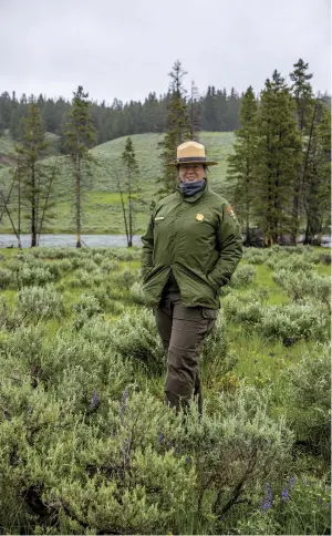  ??  ?? National Park archaeolog­ist Beth Horton tells visitors that Yellowston­e’s “roads and trails here were Native American trails thousands of years ago.”