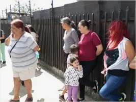  ?? ?? Un grupo de vecinos se tiraron a la calle por la falta de agua.