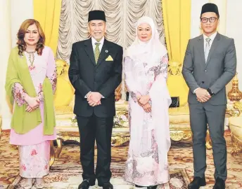  ?? – Informatio­n Department photo ) and a Foreign Ministry official during the ?? Wan Junaidi and wife Toh Puan Fauziah Mohd Sanusi pose with Fenny (le courtesy call.