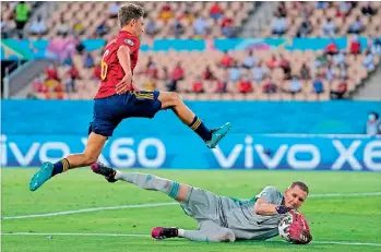  ?? —
AFP ?? Sweden’s goalkeeper Robin Olsen collects the ball even as Spanish midfielder Marcos Llorente goes for it during their Euro Group ‘E’ match at La Cartuja Stadium in Seville, Spain, on Tuesday.