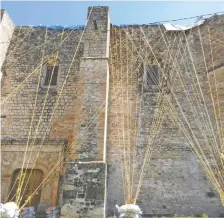  ??  ?? El Ex Convento de San Martín de Tours, en Huaquechul­a, Puebla, del siglo XVI, es uno de los monumentos más importante­s en la zona.