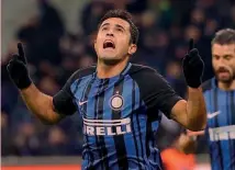  ?? ANSA ?? Eder, 31 anni, esulta dopo il gol del vantaggio nerazzurro