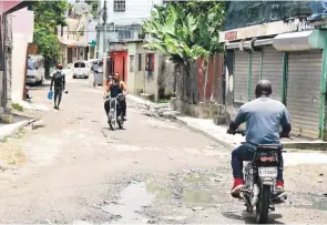  ?? ?? Aunque los residentes en Cancino Adentro dicen sentirse seguros, desean que la dirección de la Policía Nacional aumente la presencia de las patrullas, debido a que delincuent­es intentan en algunas horas del día, cometer fechorías y asaltos en perjuicio de gente laboriosa de esa zona de Santo Domingo Este.