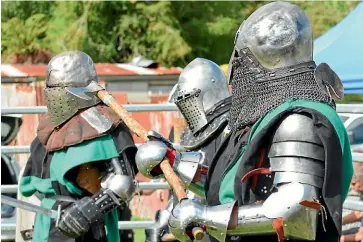  ??  ?? Medieval fighters get ready to battle it out under a hot sun at the Medieval Market Day in O¯ hura.