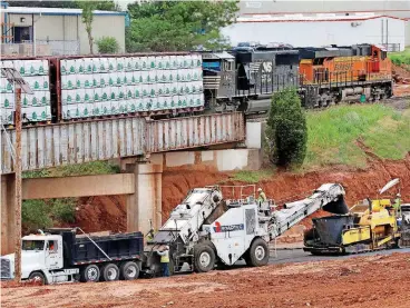  ?? [PHOTOS BY JIM BECKEL, THE OKLAHOMAN] ?? All lanes on the Broadway Extension between NW 23 Street and the I-44 junction are empty Monday while crews remove the NW 50 Street overpass.